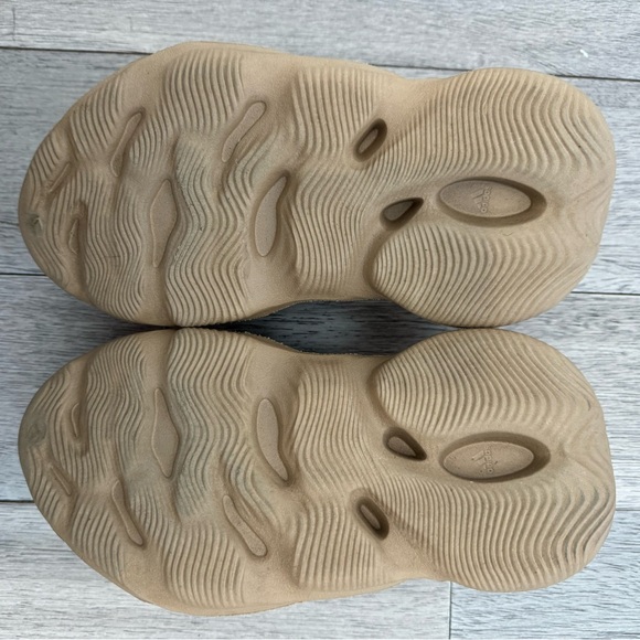 Women’s Yzy Foam Runner - Picture 2 of 4